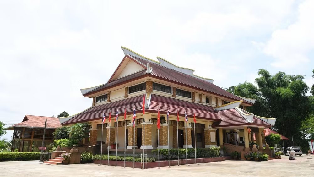 Toàn cảnh Nhà đa năng trong khuôn viên khu di tích (Ảnh: XUÂN SƠN) z7867688197256-53afaf5985f4528abee055b9be539db6.jpg