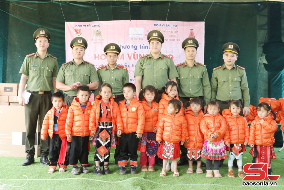 Tuổi trẻ Công an thực hiện 6 điều Bác Hồ dạy