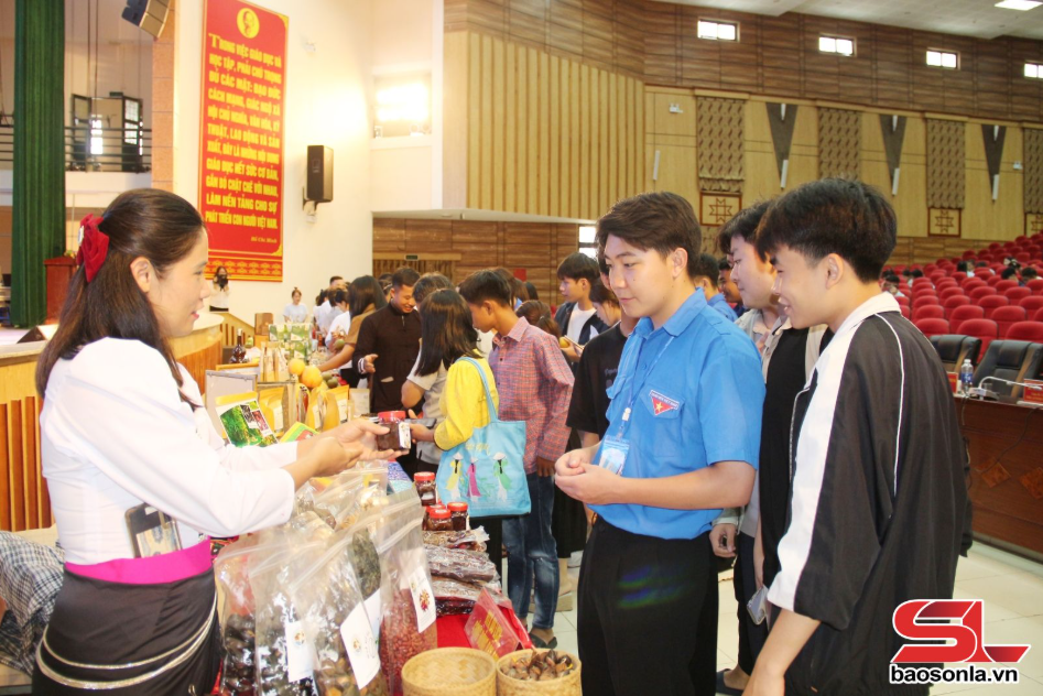 Tuổi trẻ Trường Đại học Tây Bắc làm theo lời Bác